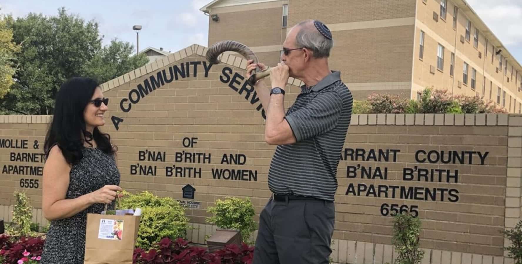 When the Shofar Sounded: Holocaust Survivors receiving JFS Rosh Hashanah Bags